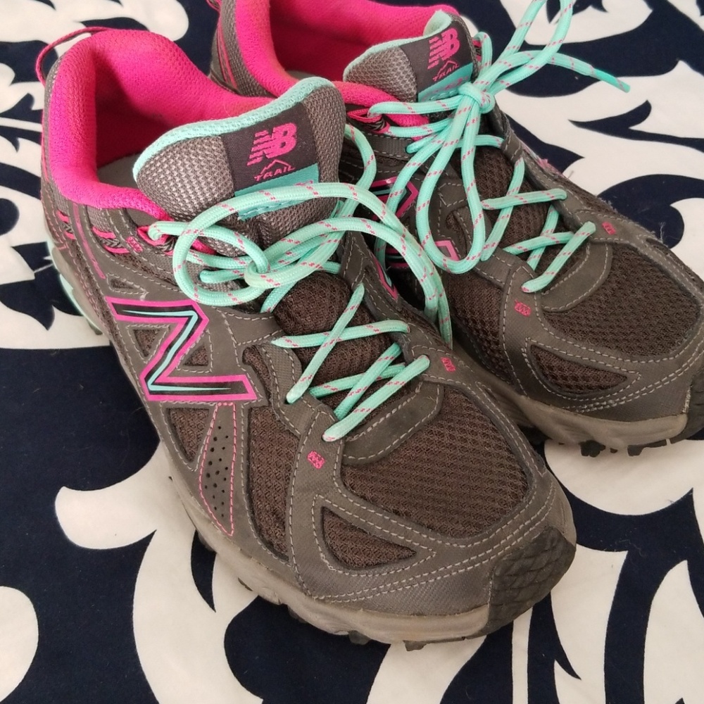 New balance tennis shoes